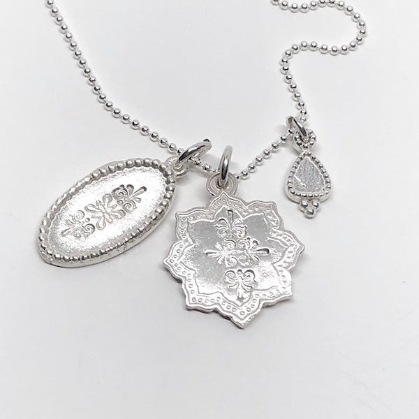 Cadena Trio Flor De Loto Stamp Plata - Unicus Joyas